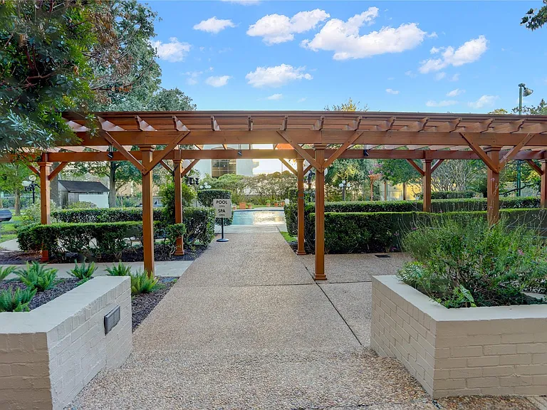1400 Hermann Dr #15D — Photo 11