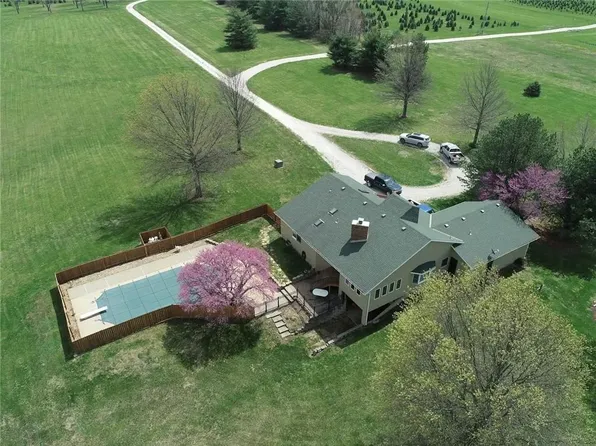 8820 W 247th St, Louisburg, KS 66053