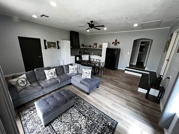 3rd image of 2360 Royal Oak Ln