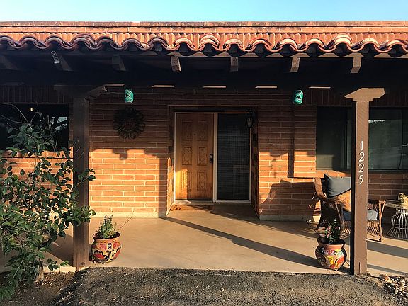 2nd image of 1225 W Calle De La Plz
