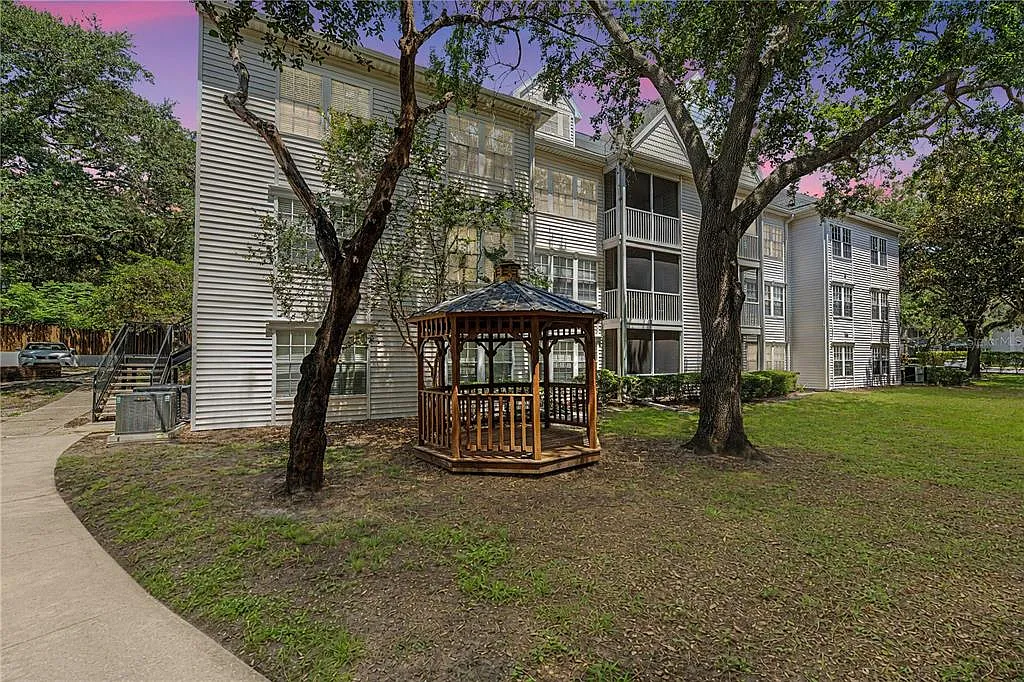 3 bed, 2.0 bath, 1579 sqft, $2,350 — Photo 1