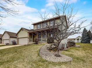 204 Molly Ln, Cottage Grove, WI 53527