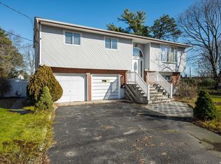 787 Commack Rd, Brentwood, NY 11717