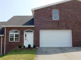 504 Melina Dr #30, Lower Burrell, PA 15068