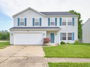 1400 Royal Forest Dr, Mascoutah, IL 62258