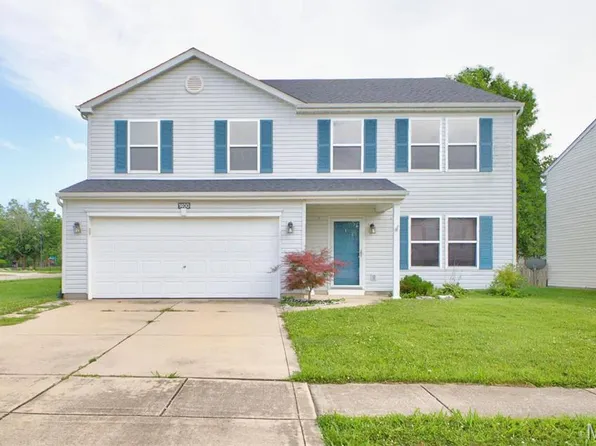 1400 Royal Forest Dr, Mascoutah, IL 62258