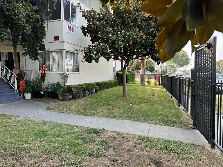 10752 California Ave #D — Photo 3