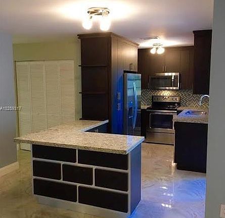 5th image of 20140 W Oakmont Cir