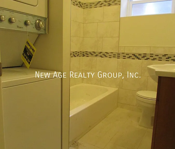 4011 Green St #2 — Photo 6