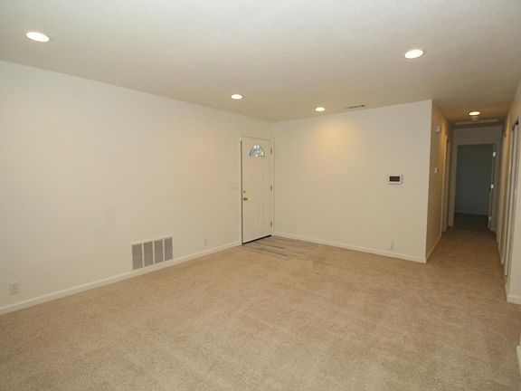 3rd image of 307 Ponderosa Drive