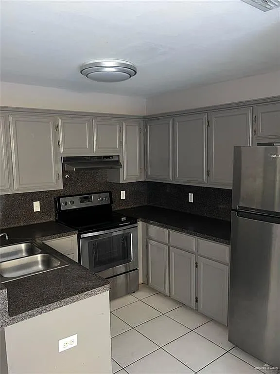 2 bed, 2.0 bath, 3360 sqft, $850 — Photo 4