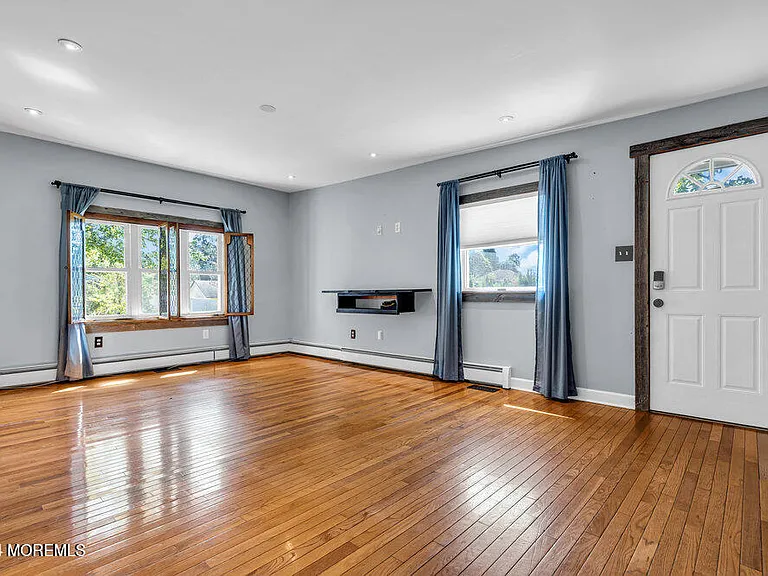 105 Longfellow Ave — Photo 8