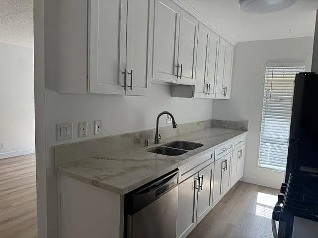 19925 Roscoe Ave. — Photo 4