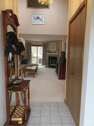 3rd image of 208 Loretta Ln