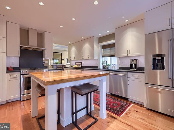 3rd image of 357 Valleybrook Dr