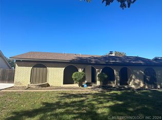 2011 E 52nd St S, Tulsa, OK 74105