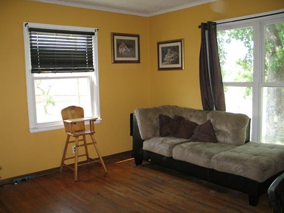 3rd image of 3431 2nd St NE