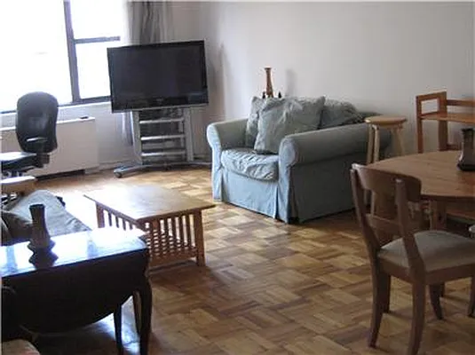 Rented by Akam Sales and Brokerage | media 14