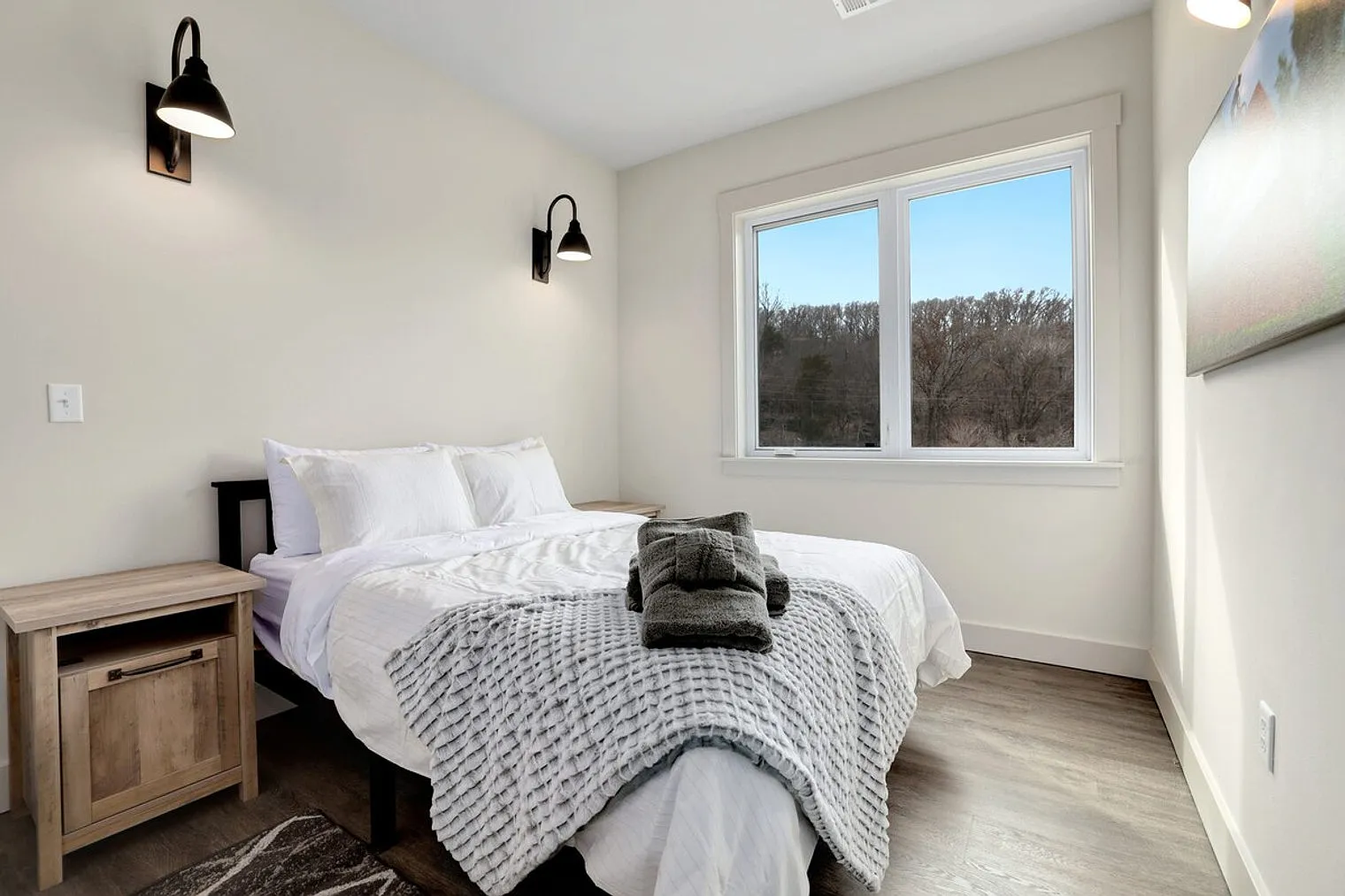 2 bed, 2.0 bath, 925 sqft, $4,173 — Photo 3
