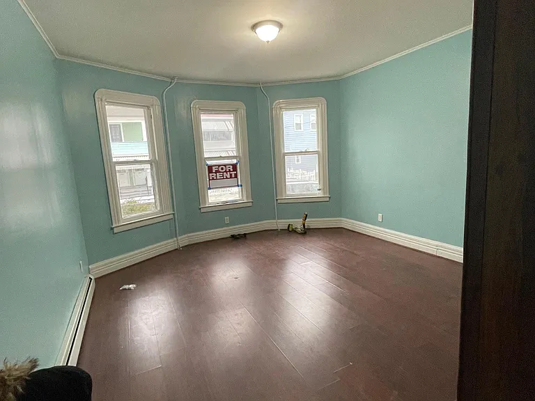 1068 Howard St — Photo 1