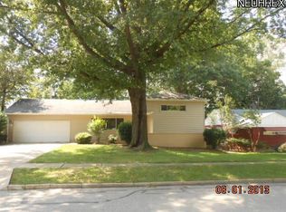 6352 Nelwood Rd, Parma Heights, OH 44130