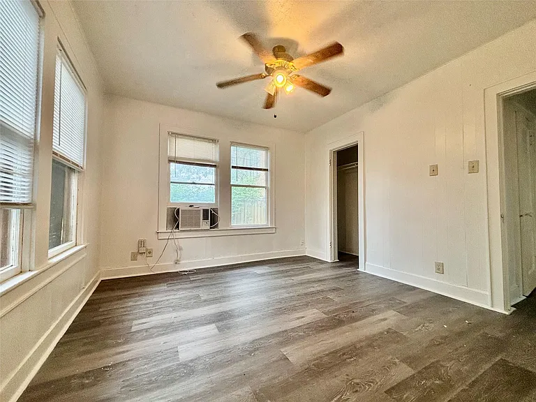 1203 Leona St — Photo 11
