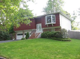 1 Trudy Ct, Huntington Station, NY 11746