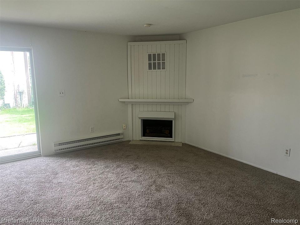 7482 Woodview St Apt 1, photo 2
