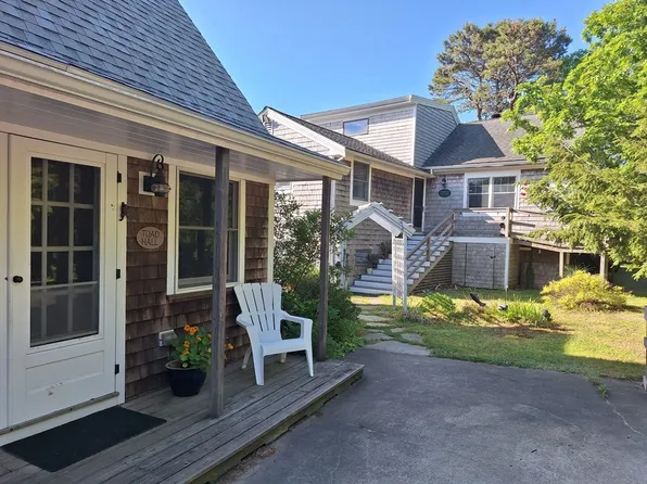 188 Vineyard Meadow Farms Rd, Vineyard Haven, MA 02568