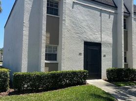 711 Russell Ln, Brandon, FL