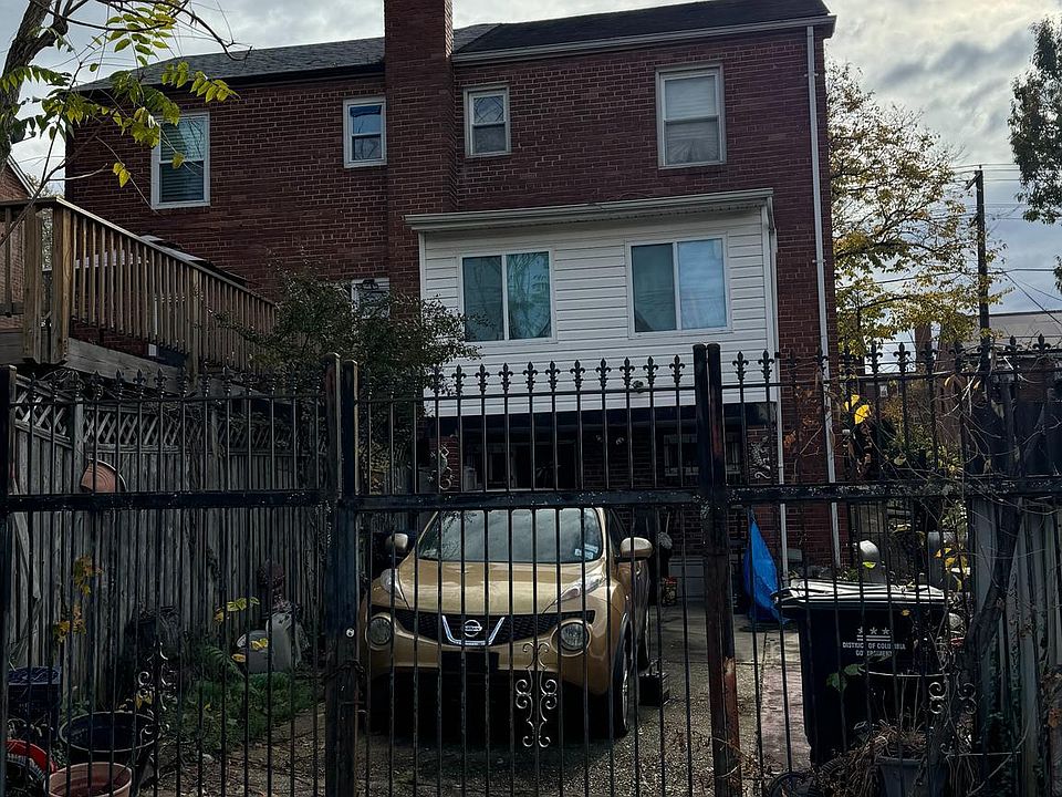 2nd image of 2222 S S St SE