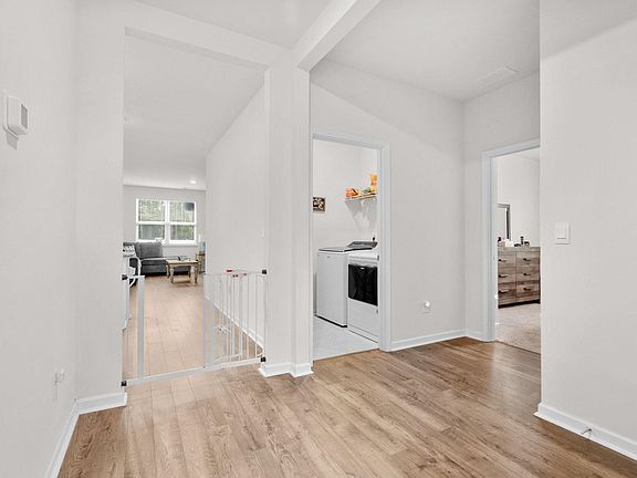 3rd image of 1404 Greenock Ln.