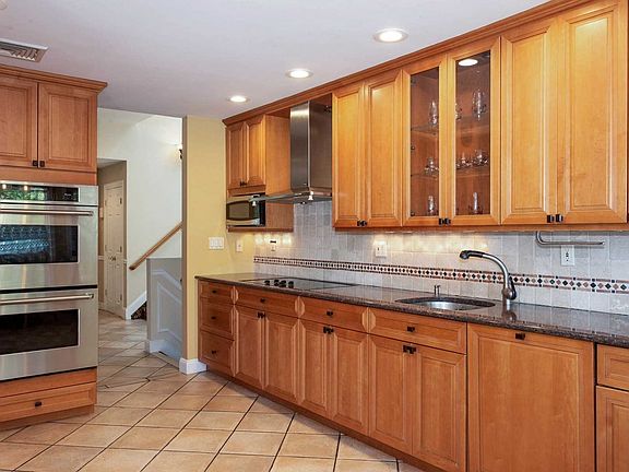 5th image of 115 Birchwood Park Dr