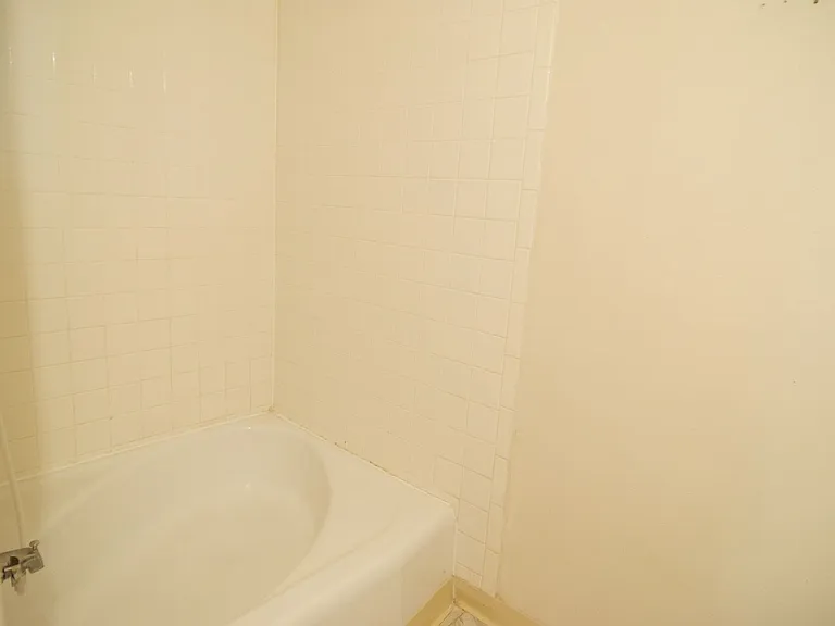 781 Oxford Dr — Photo 9