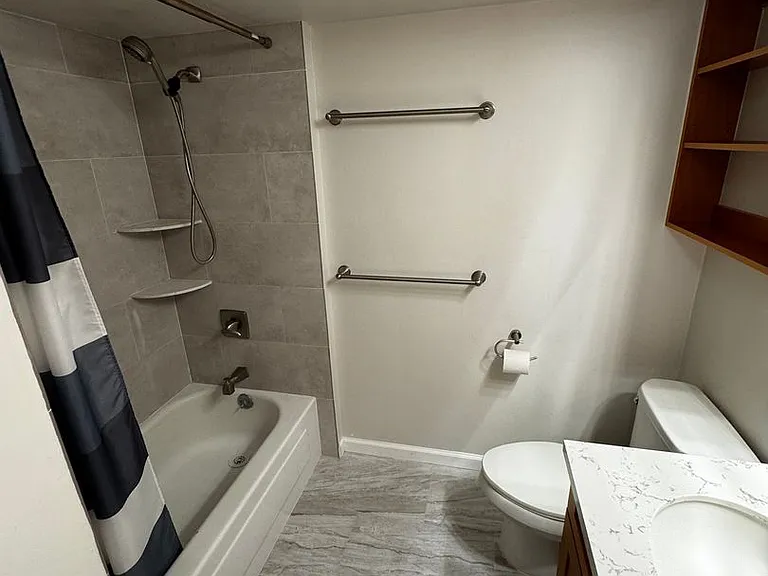 440 Lewers St #403 — Photo 10