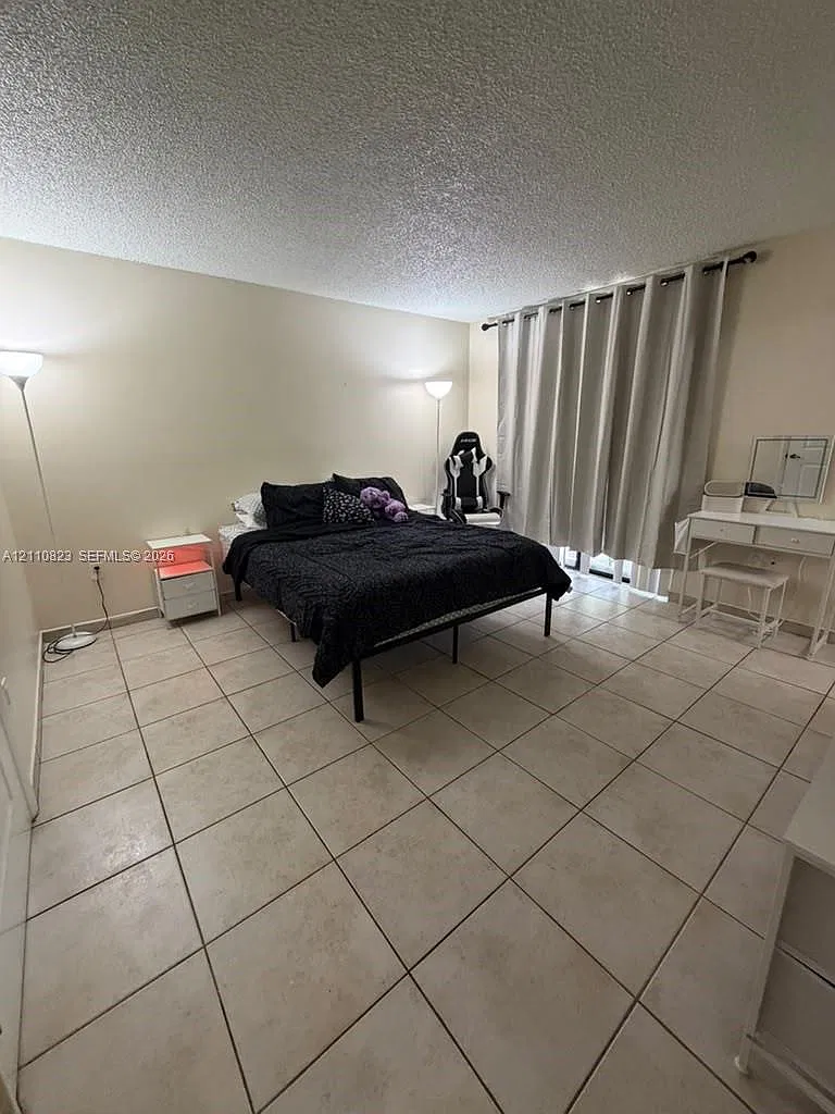 Horizons West Condo #3 — Photo 4