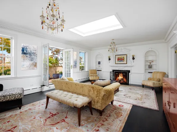 1035 Park Avenue image 2 of 22