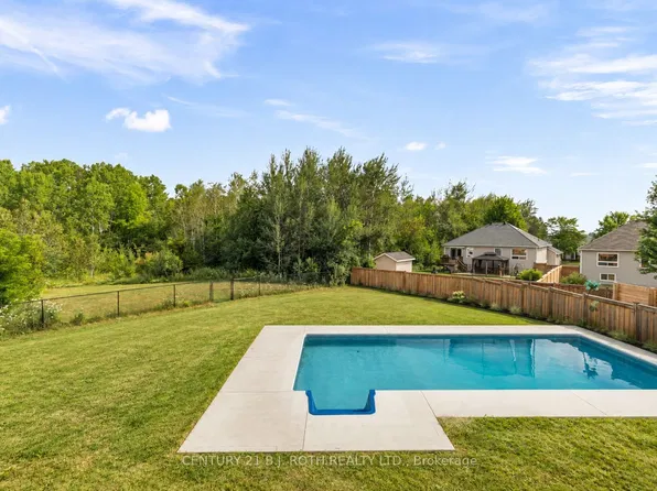 211 Roy Dr, Clearview, ON L0M 1S0