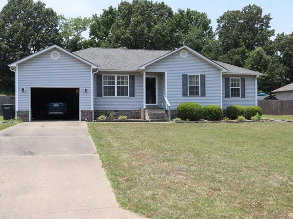 805 Granite Dr, Newbern, TN 38059