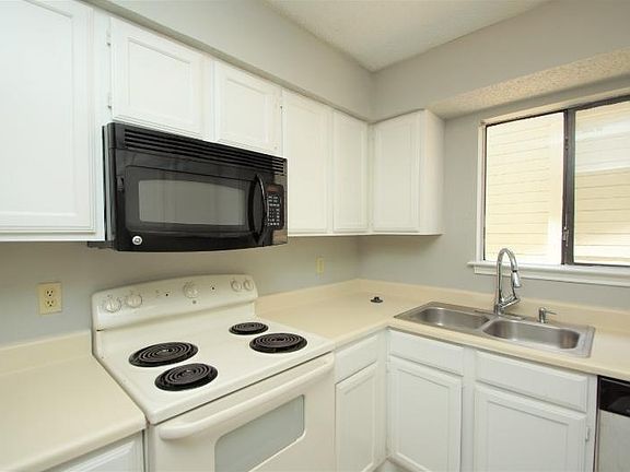 5th image of 9606 Woodvale Dr