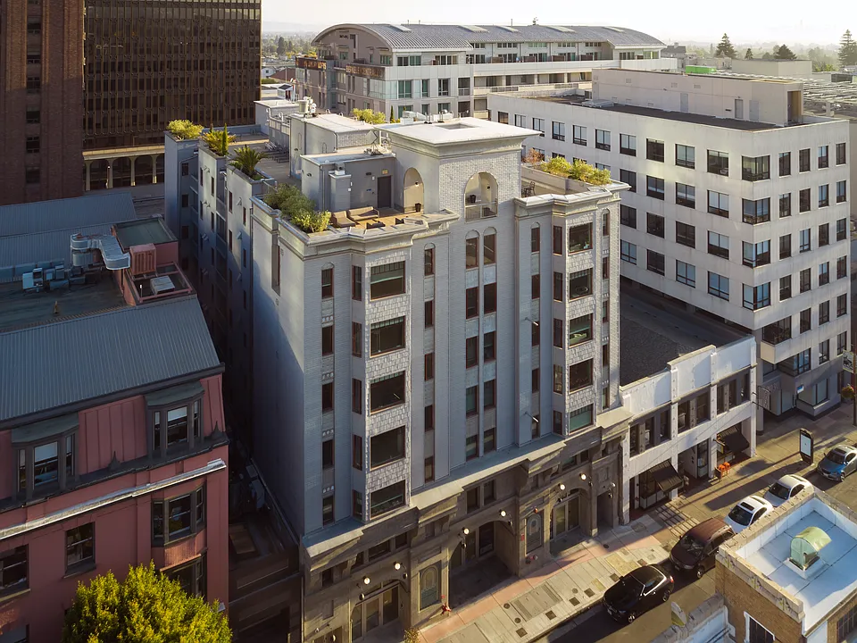 Building Photo 5