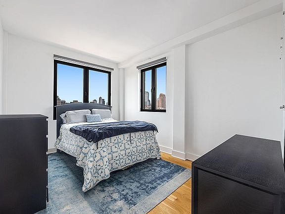 5th image of 21-10 44th Dr Unit Penthouse B