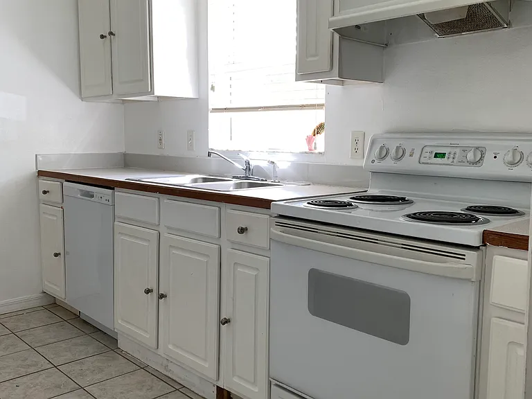 1061 Oak Forest Cir — Photo 5