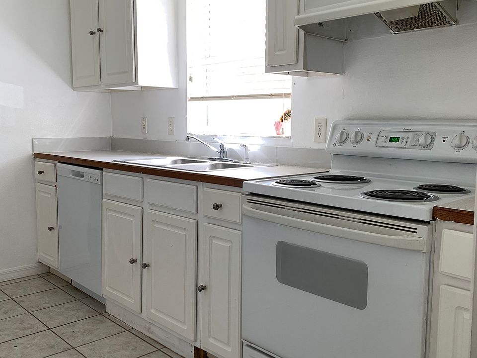 1st image of 1061 Oak Forest Cir