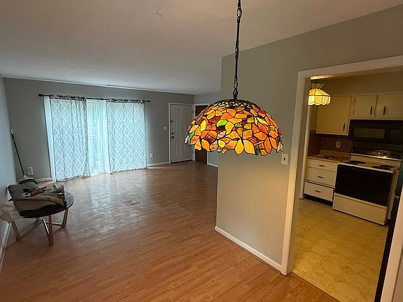 3rd image of 6076 Wingedfoot Ct