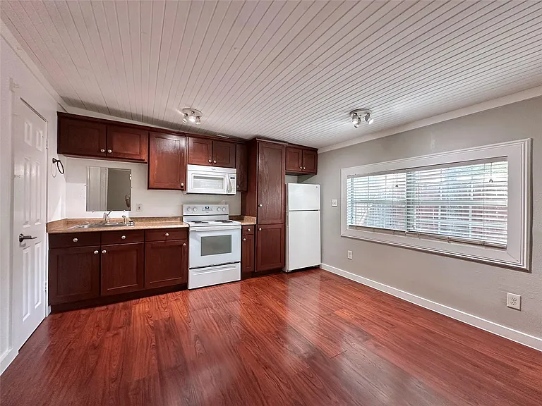 2103 E 16th St #ANNEX — Photo 7