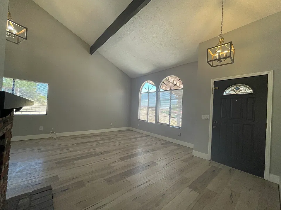 14723 Blue Grass Dr