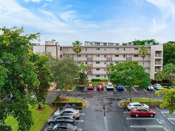 2nd image of 2206 S Cypress Bend Dr #Bdg-808