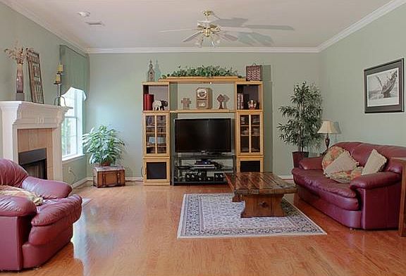 4th image of 300 Chesapeake Bay Ln S