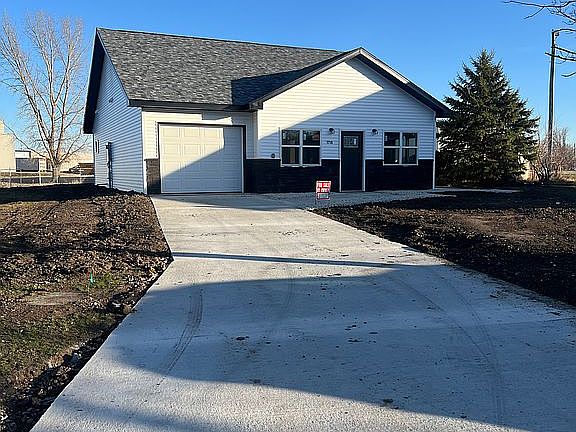 3rd image of 1718 Rose Ln
